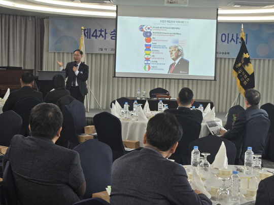 김대종 교수가 올림픽 파크텔에서 특강을 하고 있다.   [세종대 제공]